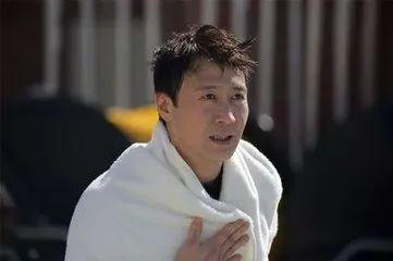 黎明邻居爆料视频播放,揭秘明星真实生活幕后  第1张